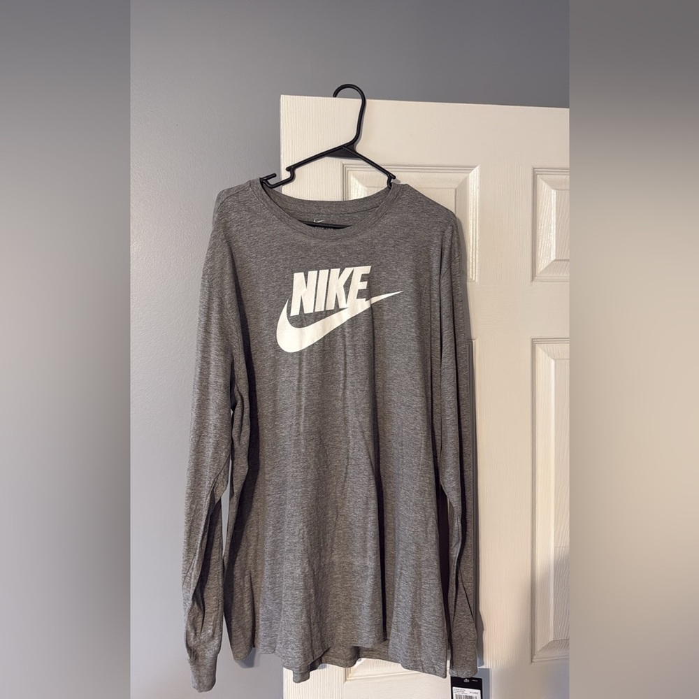Nike Heather Gray Long Sleeve Tee